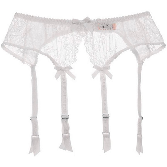 Sexy sheer lace bra panties garter and stockings - Picture 5 of 7